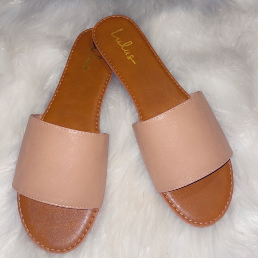 New Lulu’s Sandals - Picture 3 of 4